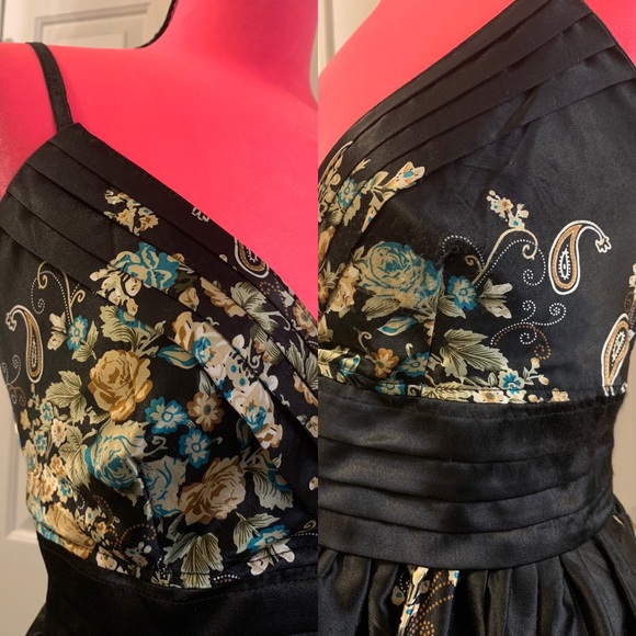 Kitty floral dress - Picture 13 of 16